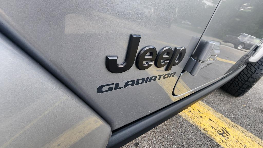 2021 Jeep Gladiator - $30,990