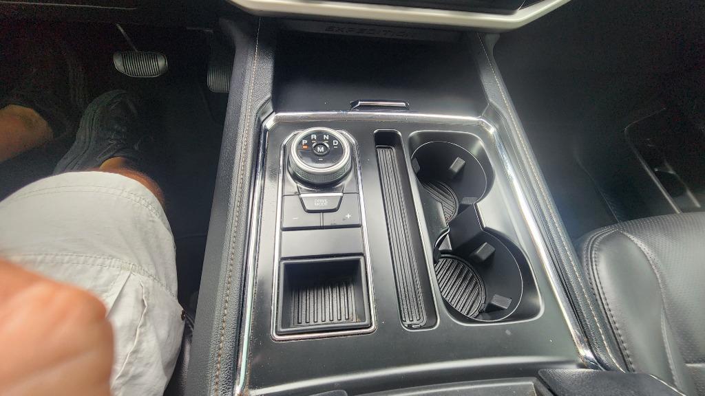 2022 Ford Expedition - $32,990