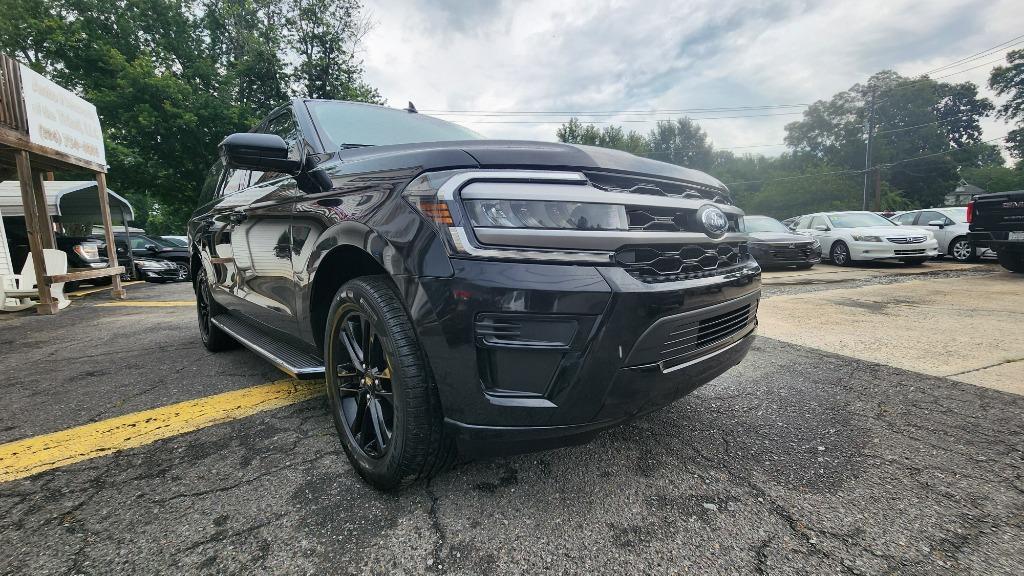 2022 Ford Expedition - $32,990