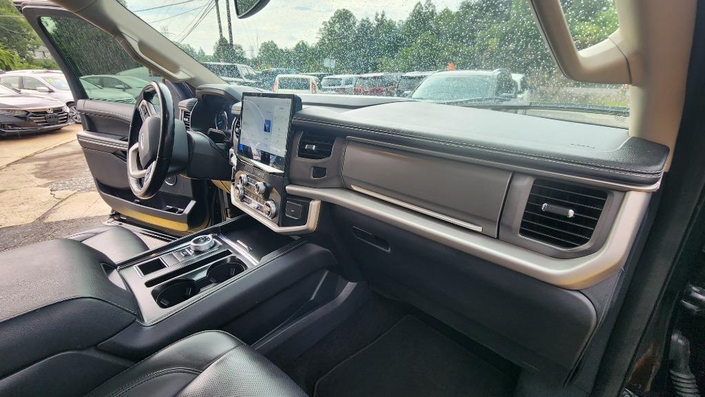 2022 Ford Expedition - $32,990