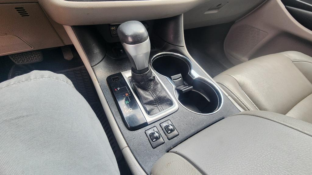 2019 Toyota Highlander - $27,990