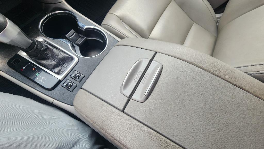 2019 Toyota Highlander - $27,990