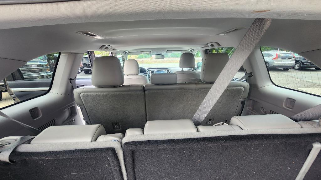 2019 Toyota Highlander - $27,990