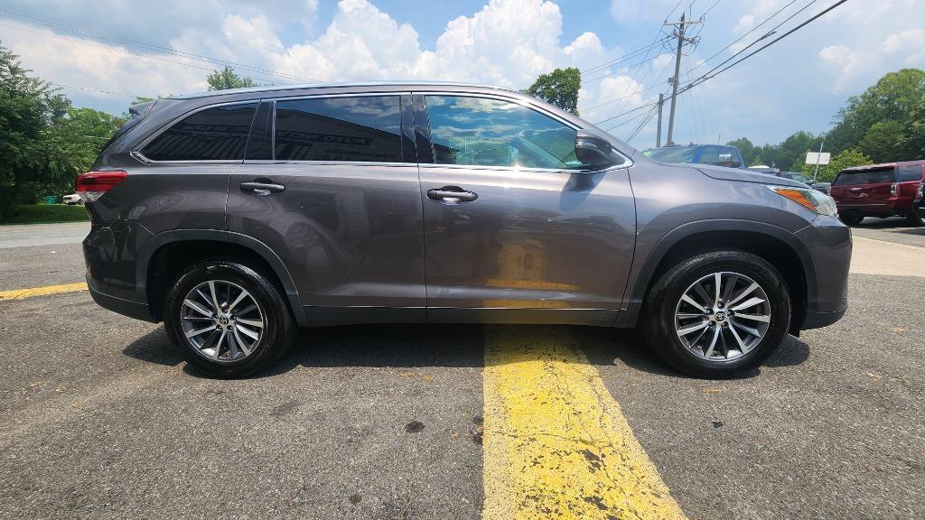 2019 Toyota Highlander - $27,990