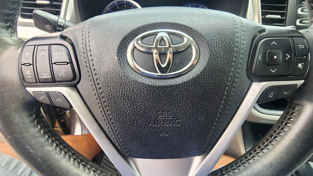 2019 Toyota Highlander - $27,990