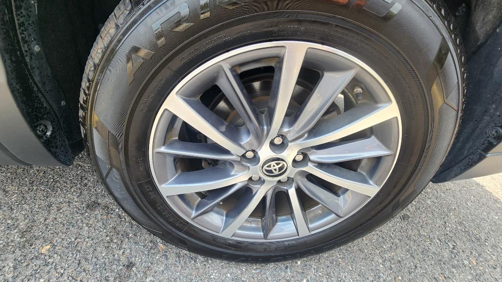 2019 Toyota Highlander - $27,990