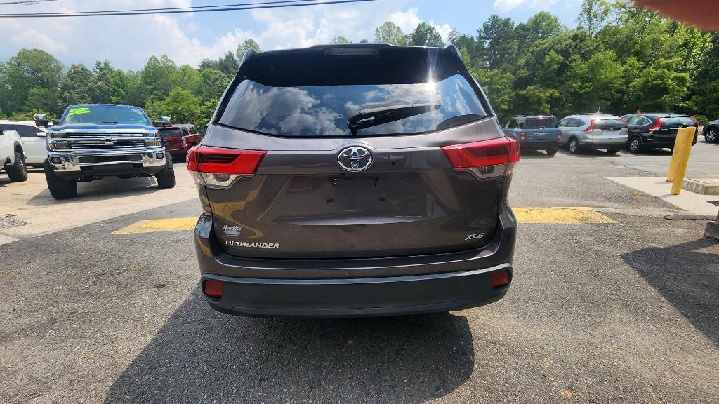 2019 Toyota Highlander - $27,990