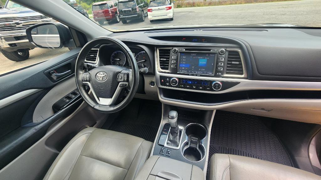 2019 Toyota Highlander - $27,990
