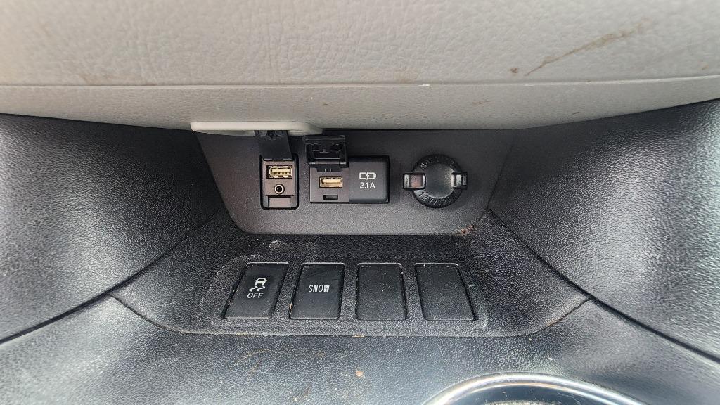 2019 Toyota Highlander - $27,990