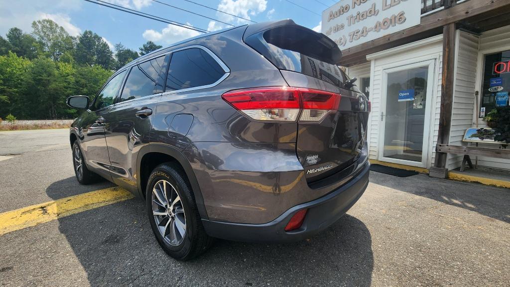 2019 Toyota Highlander - $27,990