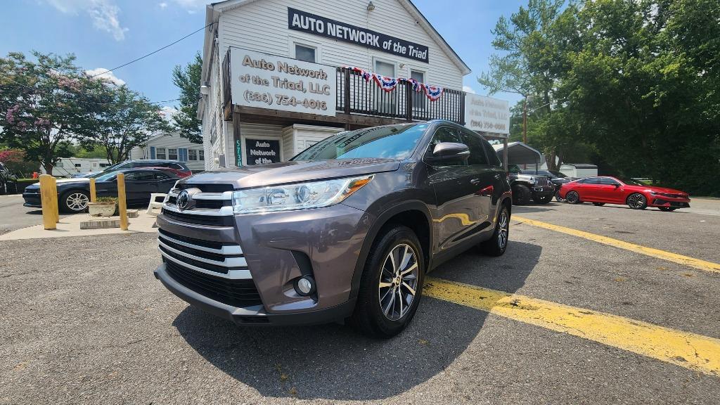 2019 Toyota Highlander - $27,990