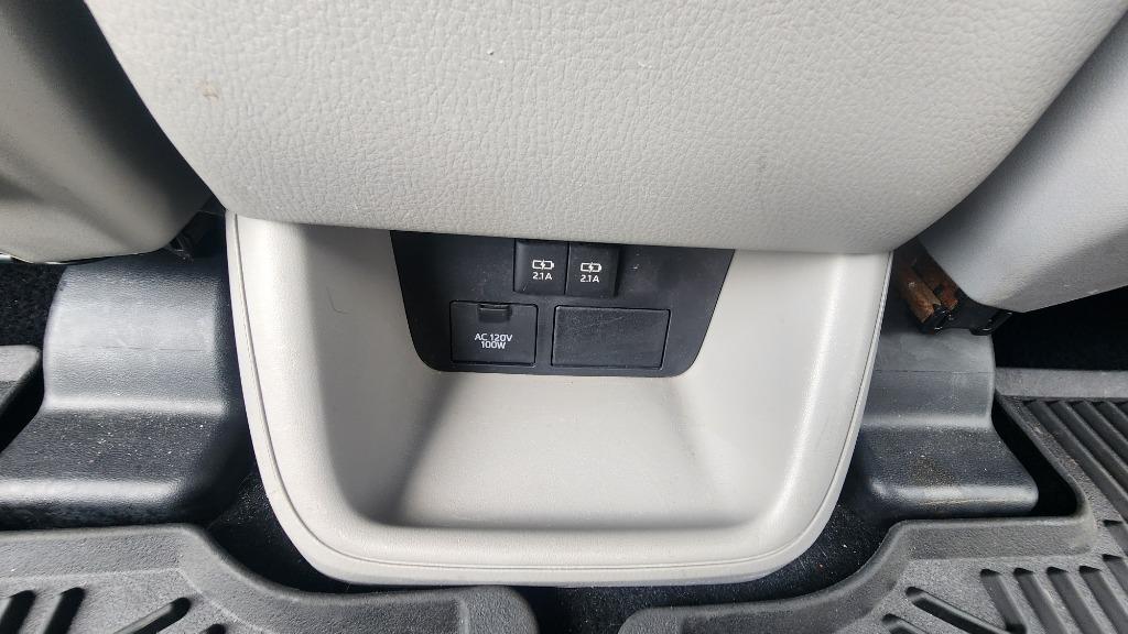 2019 Toyota Highlander - $27,990