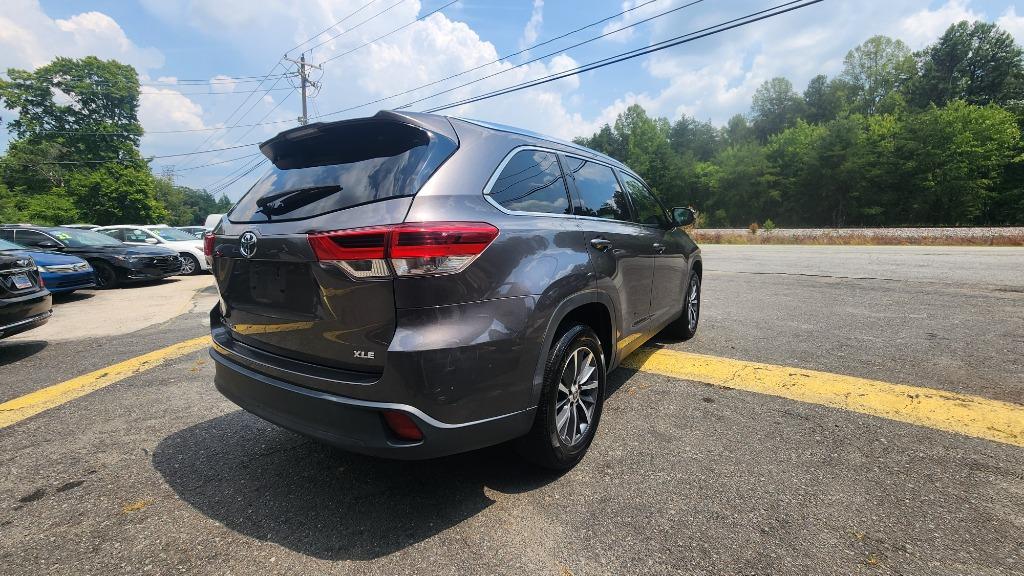 2019 Toyota Highlander - $27,990