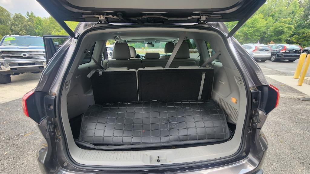 2019 Toyota Highlander - $27,990