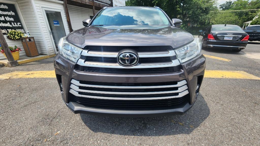 2019 Toyota Highlander - $27,990