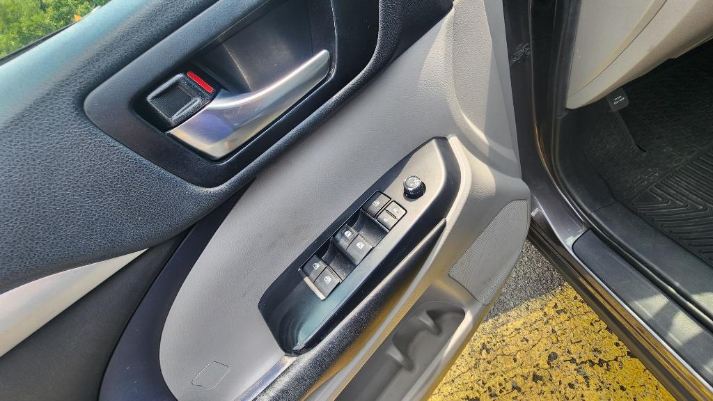 2019 Toyota Highlander - $27,990