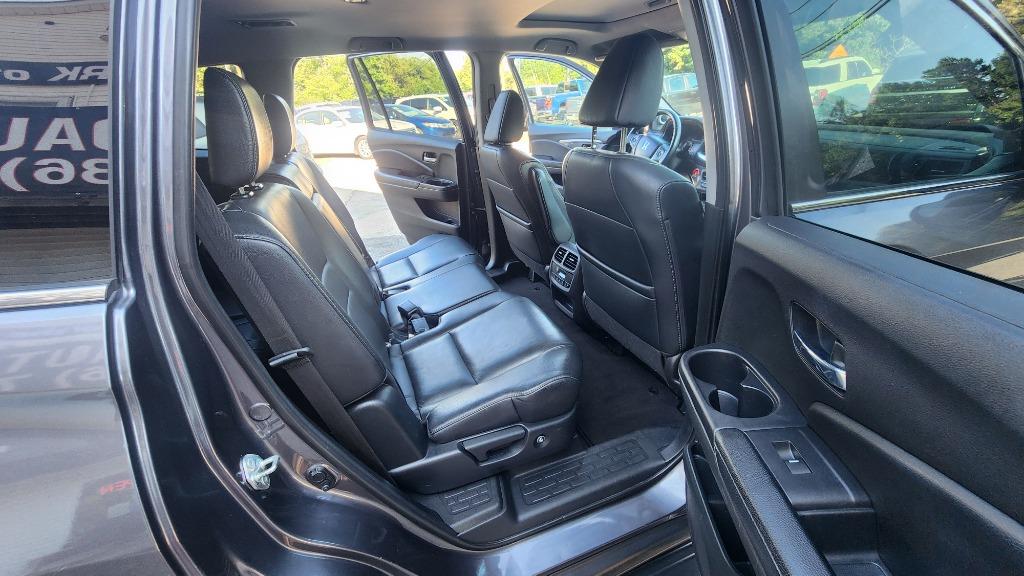 2018 Honda Pilot - $17,990