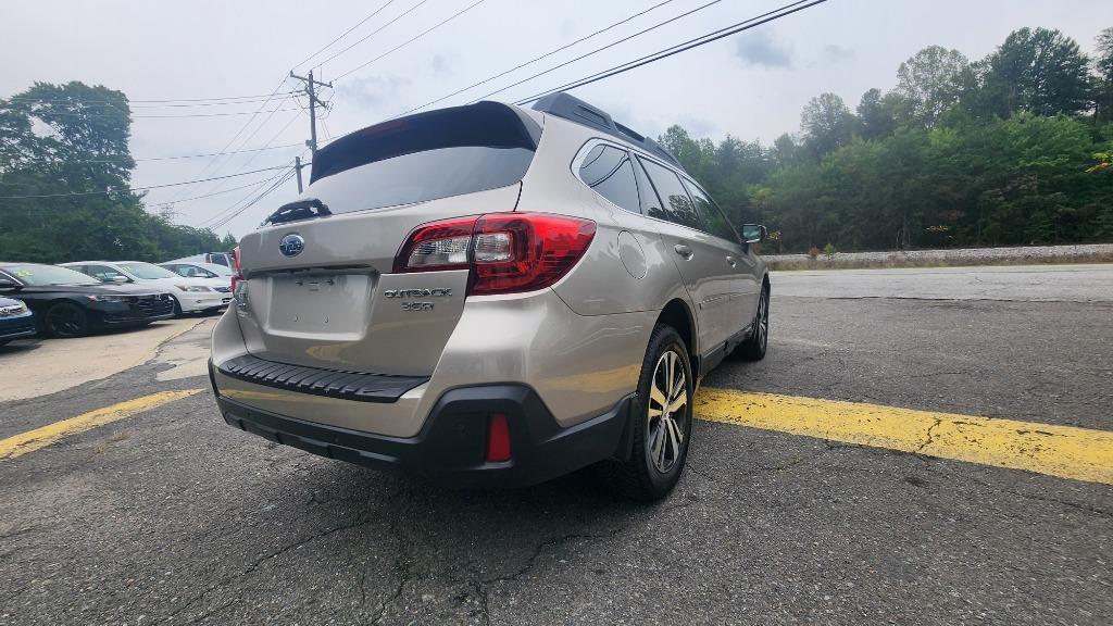 2018 Subaru Outback - $15,990
