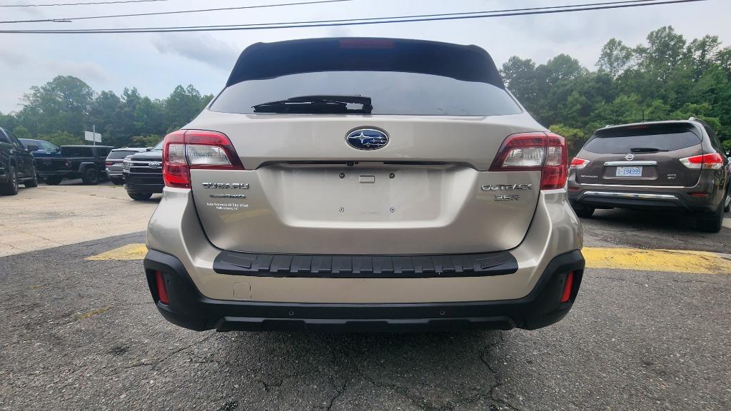 2018 Subaru Outback - $15,990