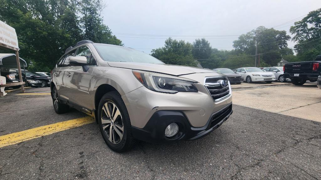 2018 Subaru Outback - $15,990