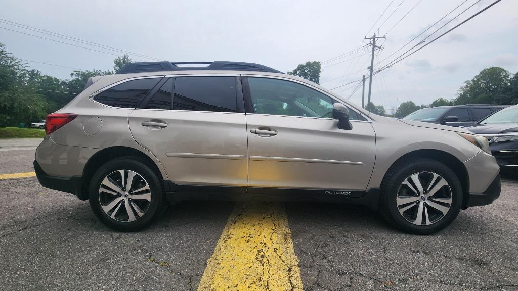 2018 Subaru Outback - $15,990