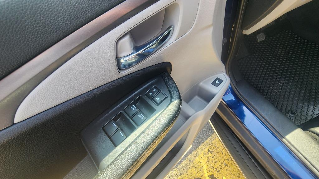 2017 Honda Ridgeline - $21,990