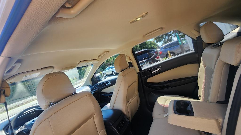 2015 Ford Edge - $9,990