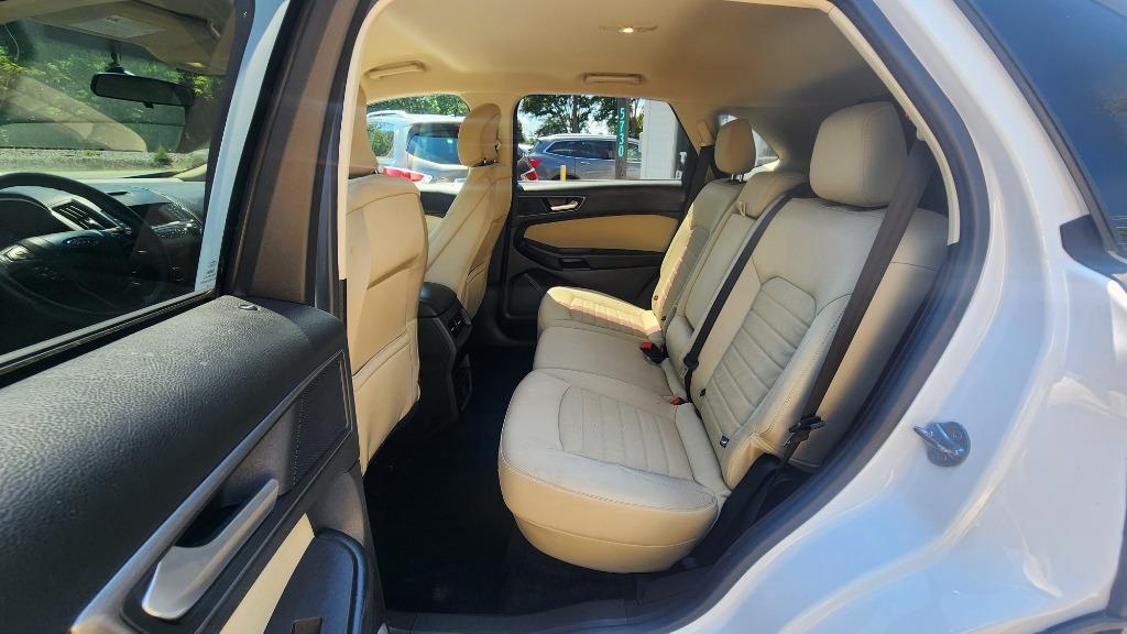 2015 Ford Edge - $9,990