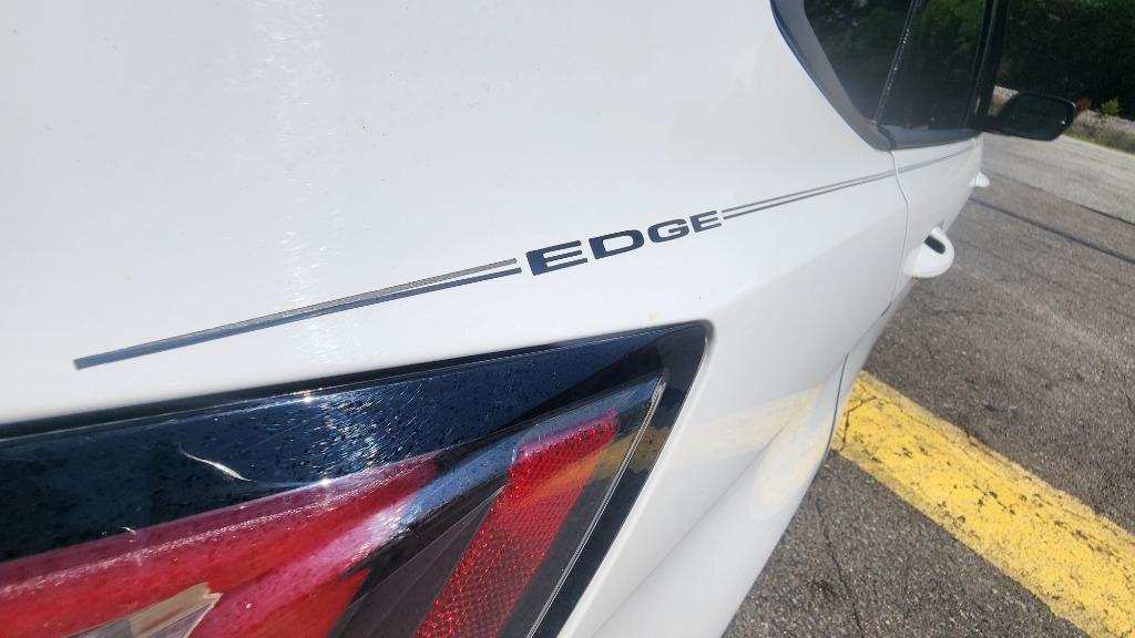 2015 Ford Edge - $9,990