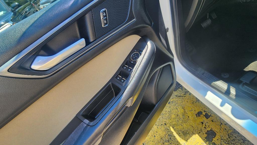 2015 Ford Edge - $9,990