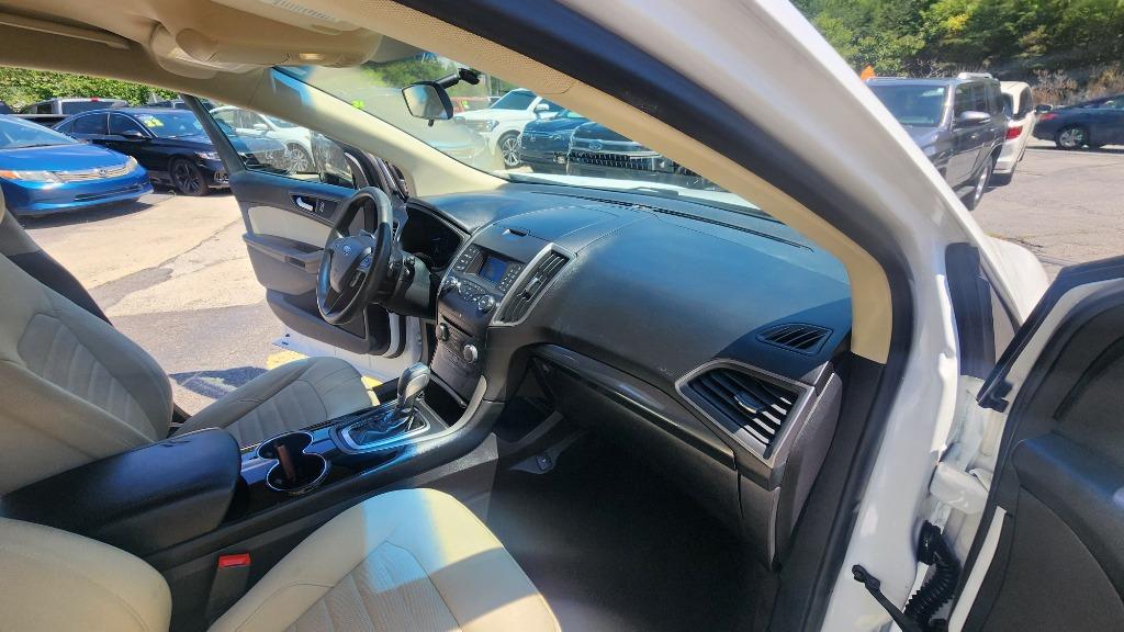 2015 Ford Edge - $9,990
