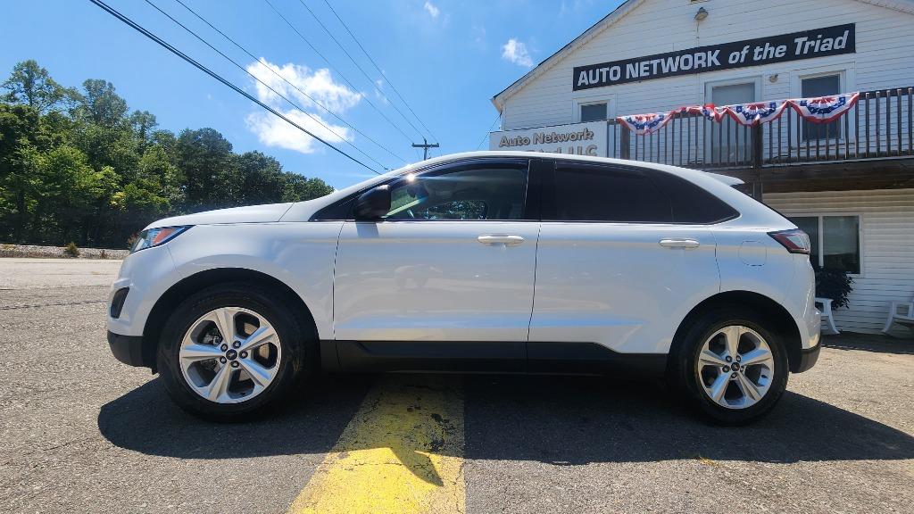 2015 Ford Edge - $9,990
