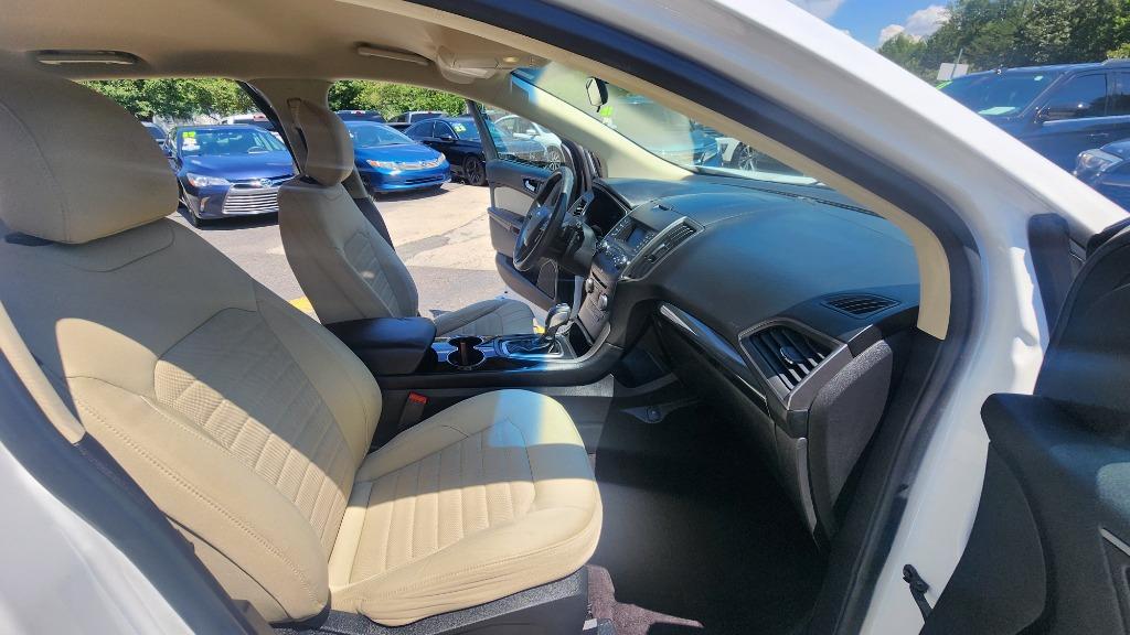 2015 Ford Edge - $9,990