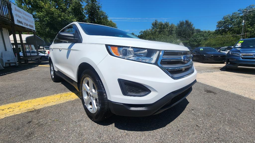 2015 Ford Edge - $9,990