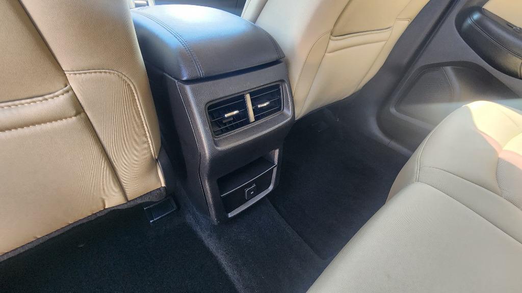 2015 Ford Edge - $9,990