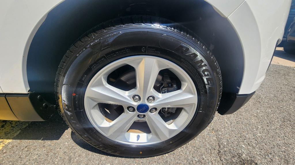 2015 Ford Edge - $9,990