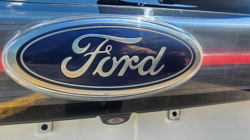 2015 Ford Edge - $9,990