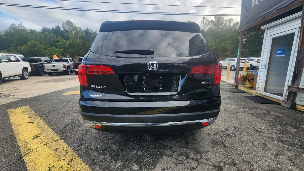 2017 Honda Pilot - $18,490