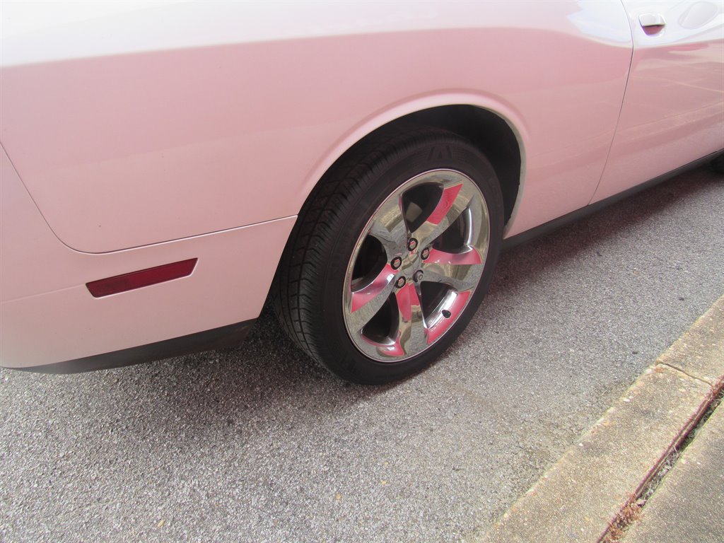 2013 Dodge Challenger SXT photo