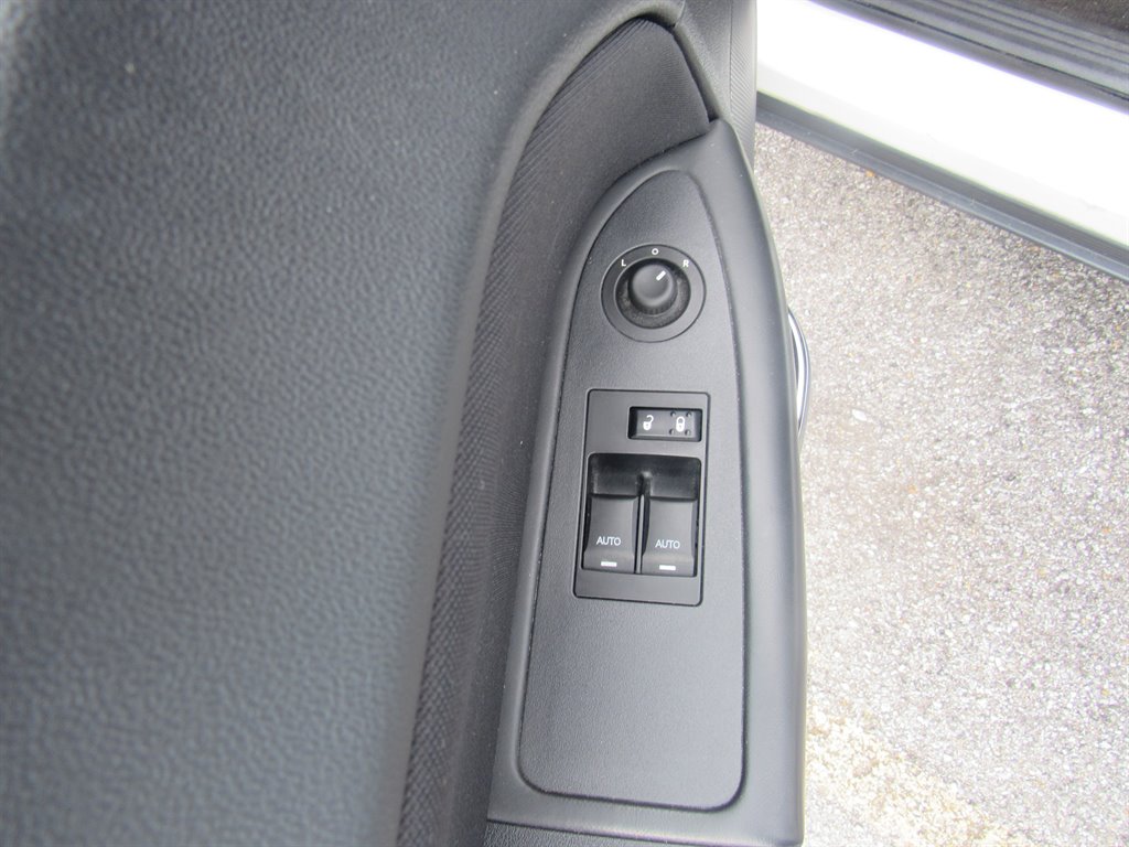 2013 Dodge Challenger SXT photo