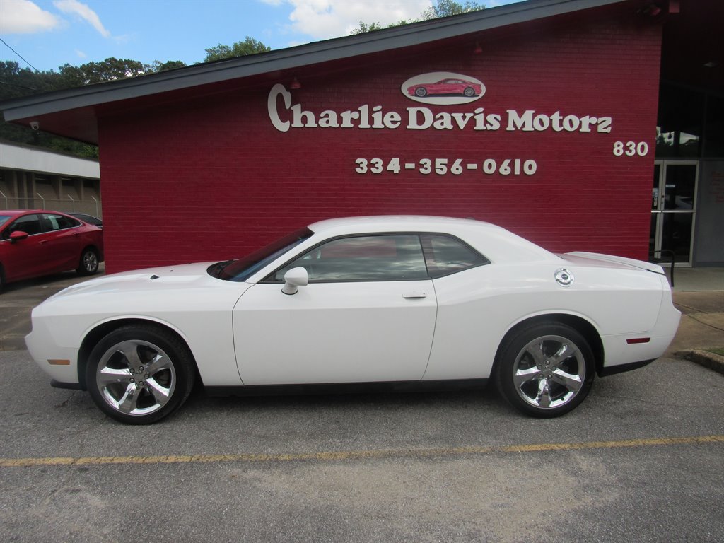 2013 Dodge Challenger SXT photo