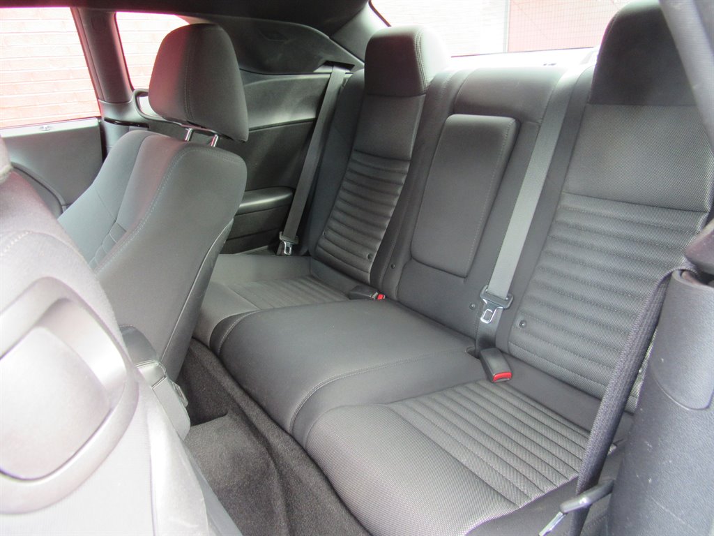 2013 Dodge Challenger SXT photo