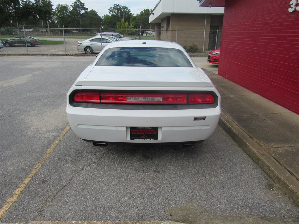 2013 Dodge Challenger SXT photo