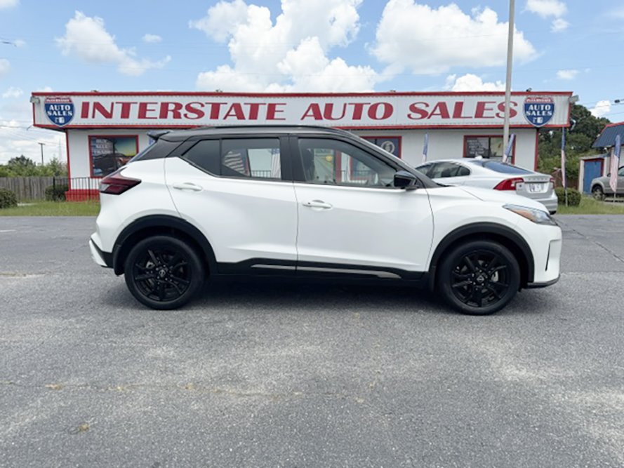 2023 Nissan Kicks SR