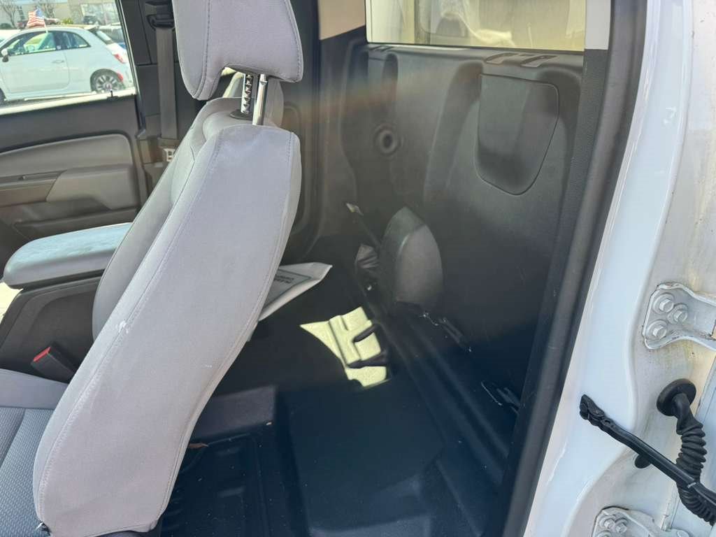 2017 Chevrolet Colorado - $16,900