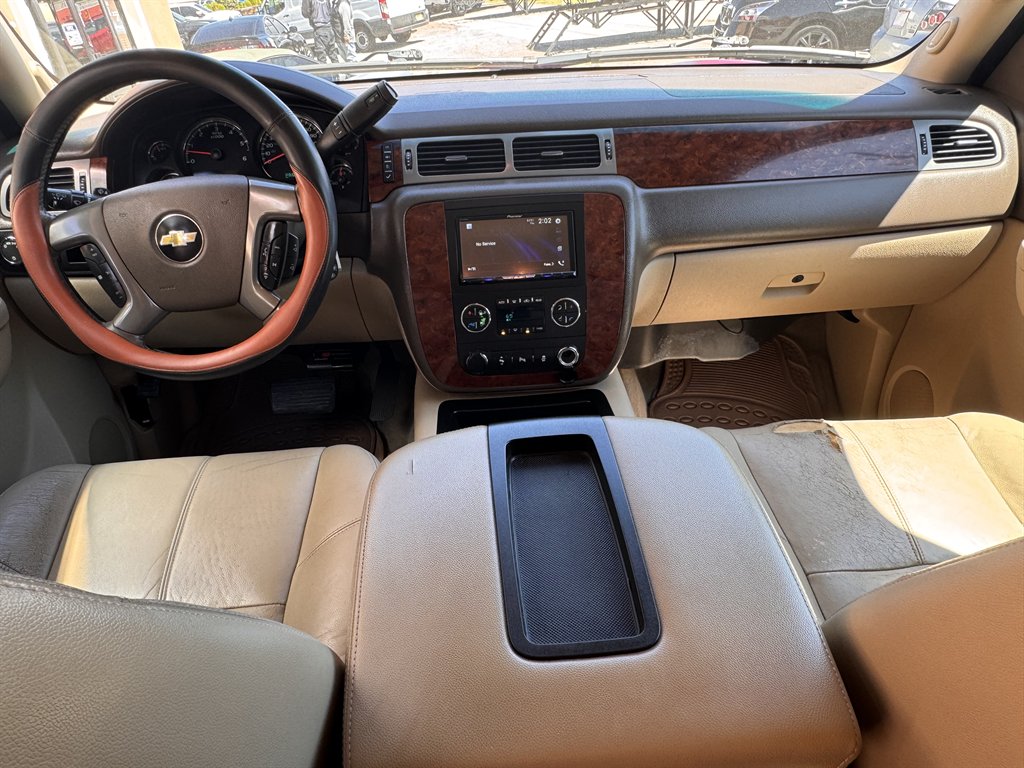 2012 Chevrolet Suburban LT 1500 photo