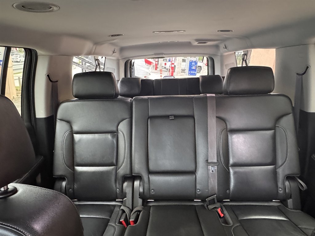 2017 Chevrolet Suburban 1500 LT photo