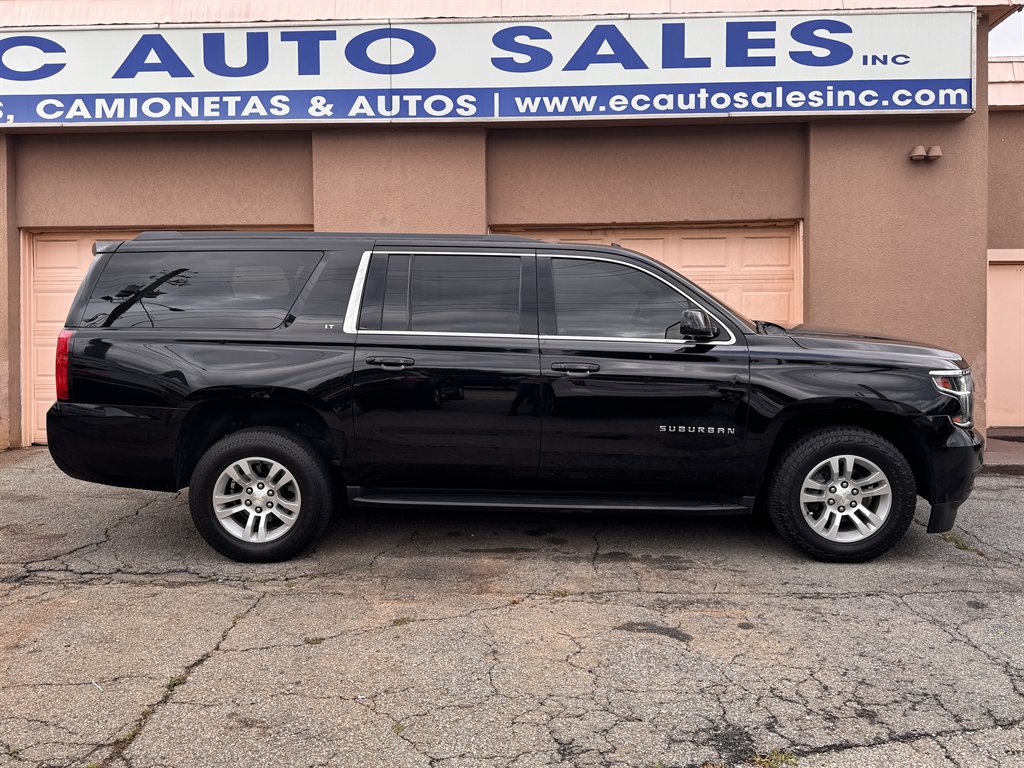 2017 Chevrolet Suburban 1500 LT photo