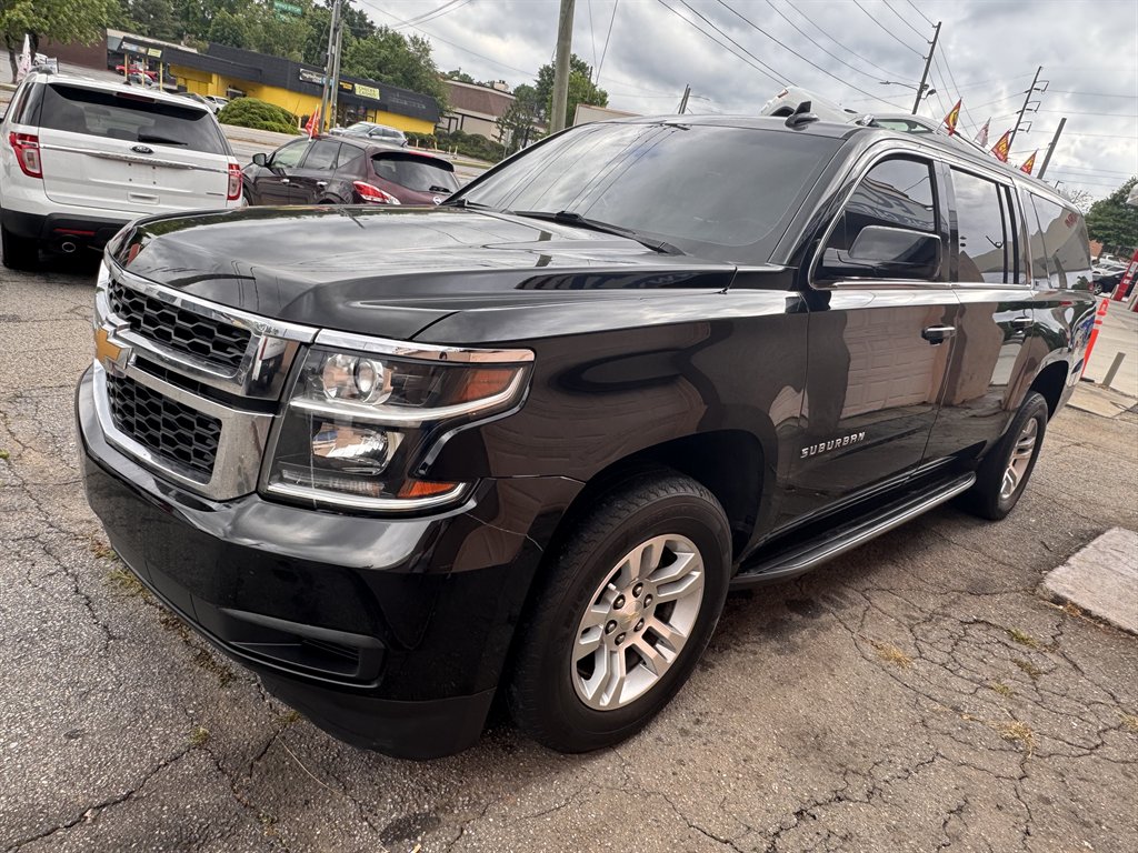 2017 Chevrolet Suburban 1500 LT photo