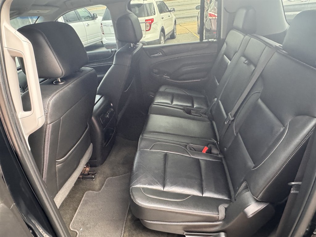 2017 Chevrolet Suburban 1500 LT photo